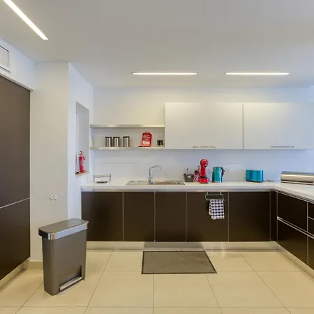 Stunning Seafront 3br With Terrace In By 360 Estates *