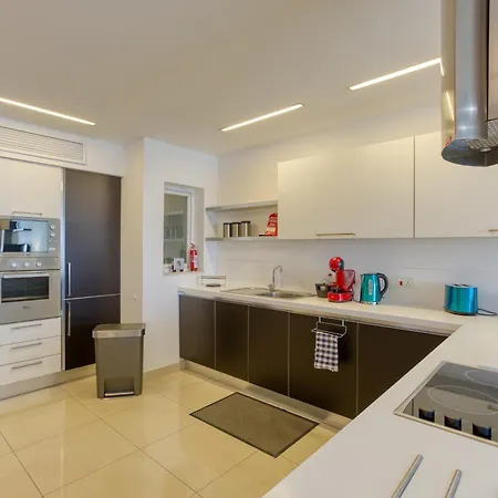 Stunning Seafront 3br With Terrace In By 360 Estates Apartment