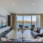 Apartmán Stunning Seafront 3br With Terrace In By 360 Estates Sliema