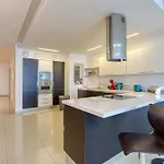 Stunning Seafront 3br With Terrace In By 360 Estates Apartmán *