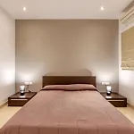 Apartmán Stunning Seafront 3br With Terrace In By 360 Estates Sliema