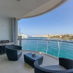 Stunning Seafront 3br With Terrace In By 360 Estates Apartmán