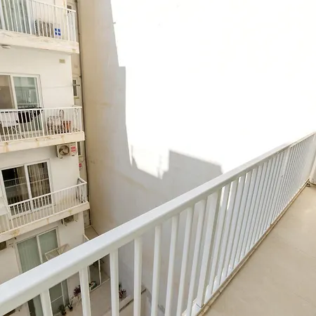 Stunning Seafront 3br With Terrace In By 360 Estates דירה סליאמה