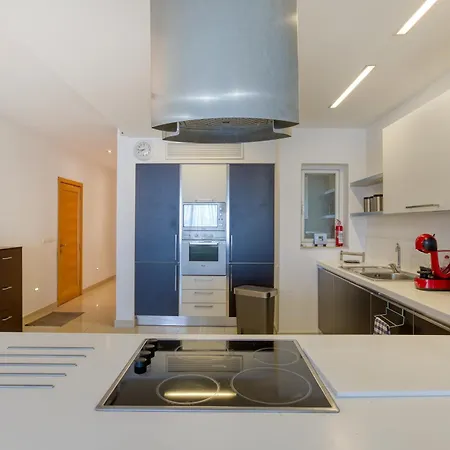 Stunning Seafront 3br With Terrace In By 360 Estates