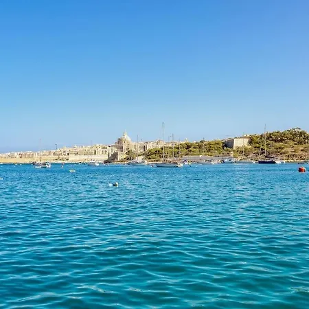 Stunning Seafront 3br With Terrace In By 360 Estates דירה