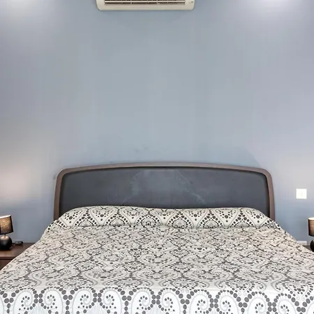 Lägenhet Stunning Seafront 3br With Terrace In By 360 Estates