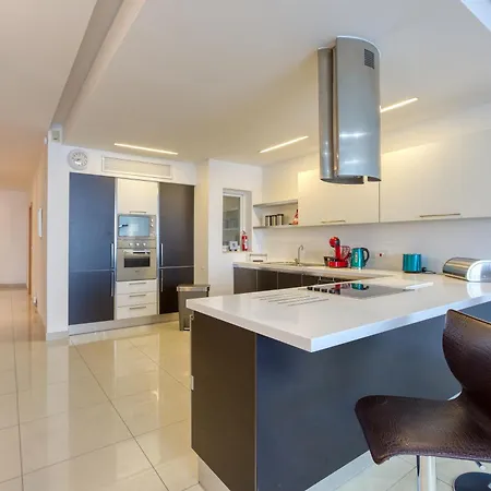 Stunning Seafront 3br With Terrace In By 360 Estates Apartmán *