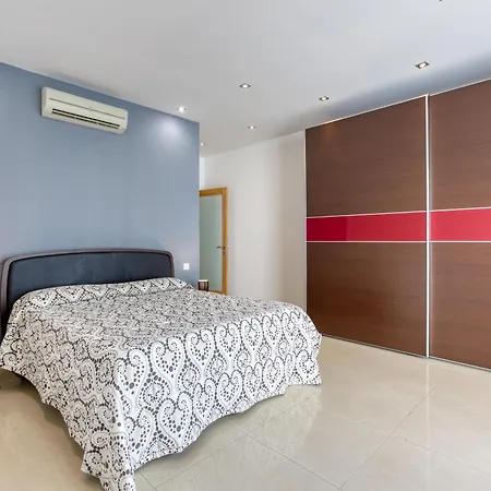 Stunning Seafront 3br With Terrace In By 360 Estates דירה