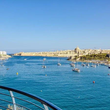 Lägenhet Stunning Seafront 3br With Terrace In By 360 Estates Sliema