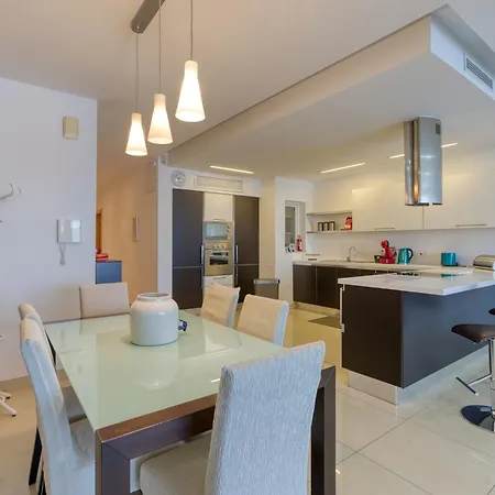 Stunning Seafront 3br With Terrace In By 360 Estates * סליאמה