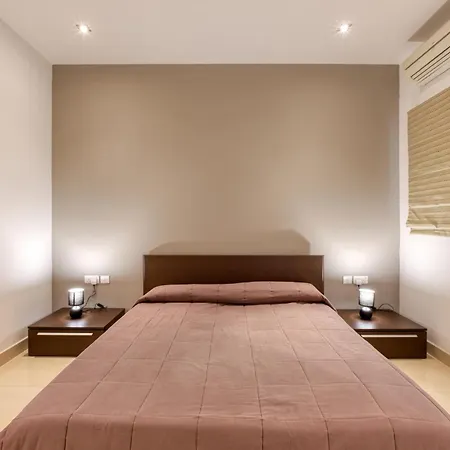 Lägenhet Stunning Seafront 3br With Terrace In By 360 Estates Sliema