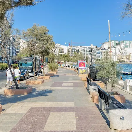 דירה Stunning Seafront 3br With Terrace In By 360 Estates סליאמה