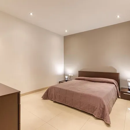 Lägenhet Stunning Seafront 3br With Terrace In By 360 Estates Sliema