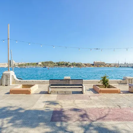 Stunning Seafront 3br With Terrace In By 360 Estates