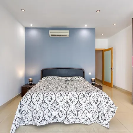 Stunning Seafront 3br With Terrace In By 360 Estates דירה