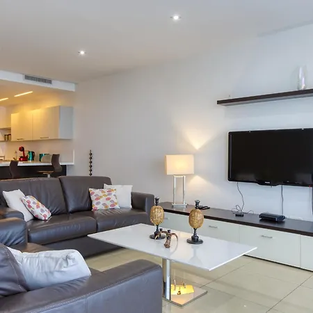 Stunning Seafront 3br With Terrace In By 360 Estates *