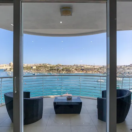 Stunning Seafront 3br With Terrace In By 360 Estates