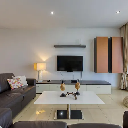 Stunning Seafront 3br With Terrace In By 360 Estates