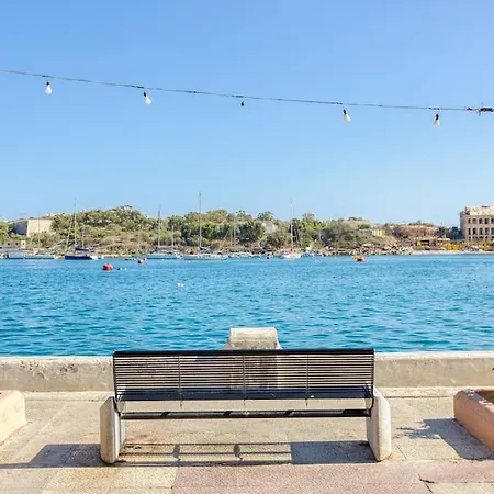 Апартаменты Stunning Seafront 3br With Terrace In By 360 Estates
