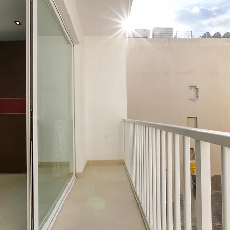公寓 Stunning Seafront 3br With Terrace In By 360 Estates *
