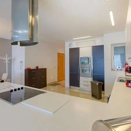 公寓 Stunning Seafront 3br With Terrace In By 360 Estates 斯利马