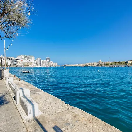 Апартаменты Stunning Seafront 3br With Terrace In By 360 Estates